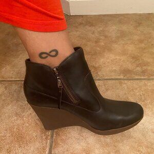 NWOT UGG Meredith Ankle Wedge Boots Brown Leather Womens US 9.5 SN 1009948